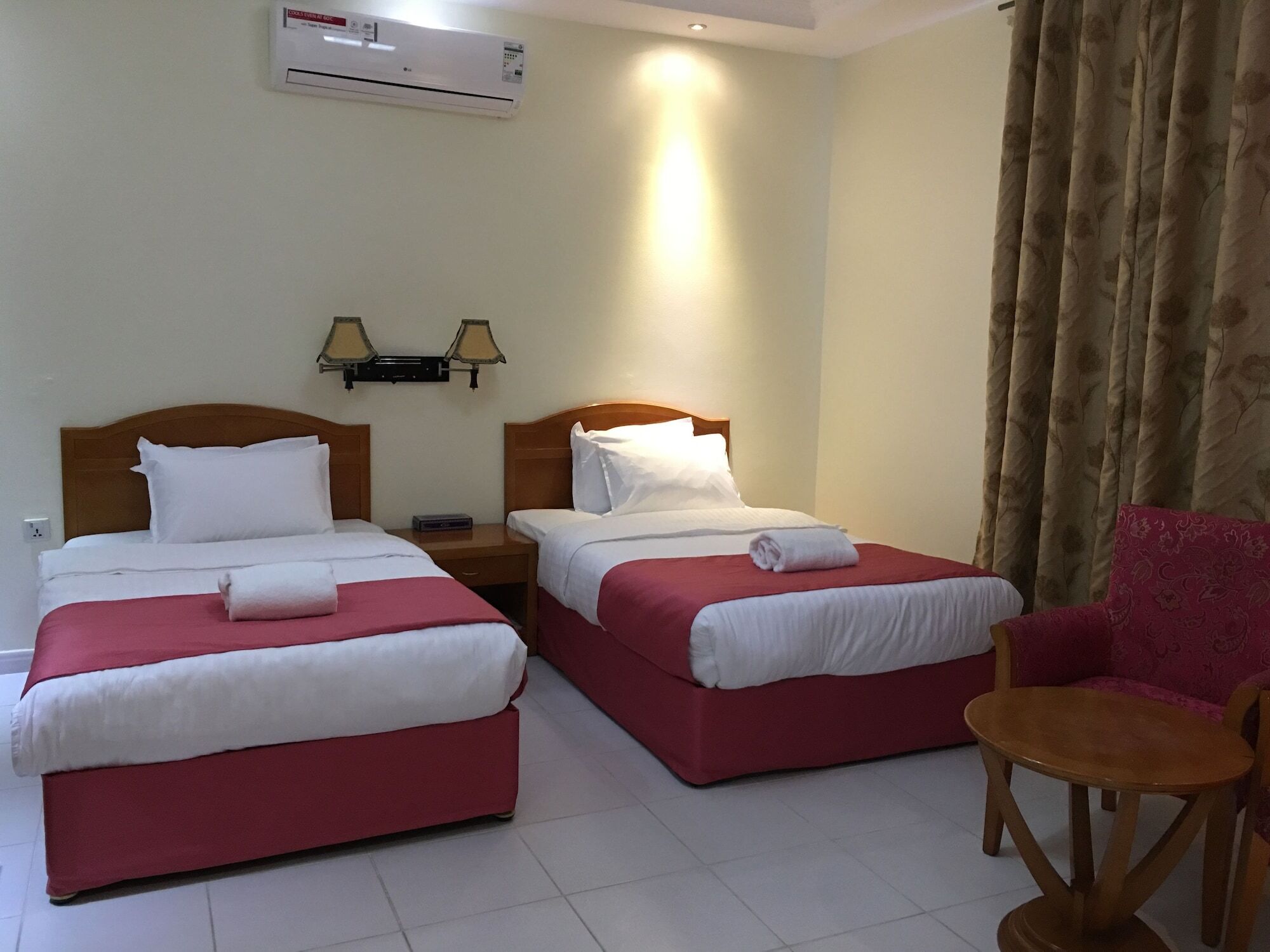 Oyo 366 Waves Hotel Аджман Экстерьер фото