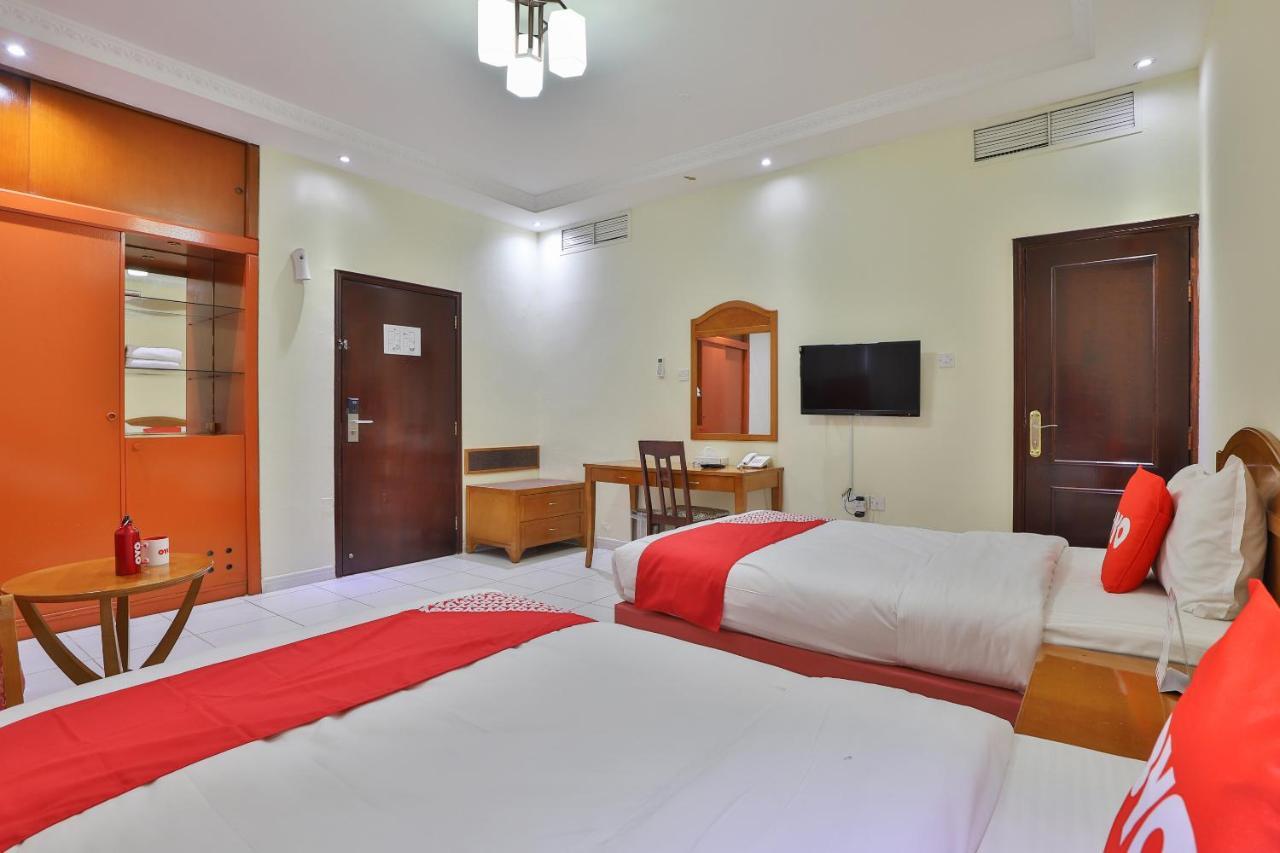 Oyo 366 Waves Hotel Аджман Экстерьер фото