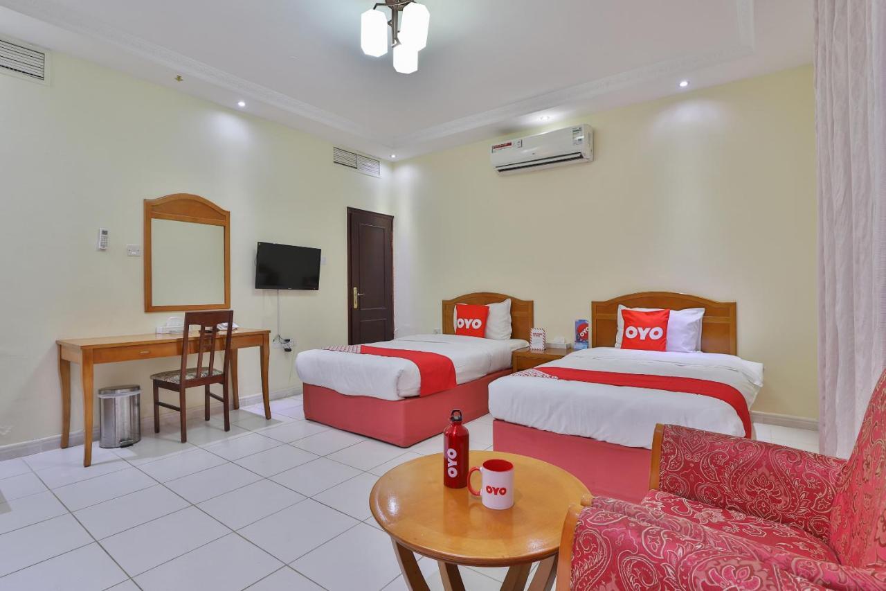 Oyo 366 Waves Hotel Аджман Экстерьер фото