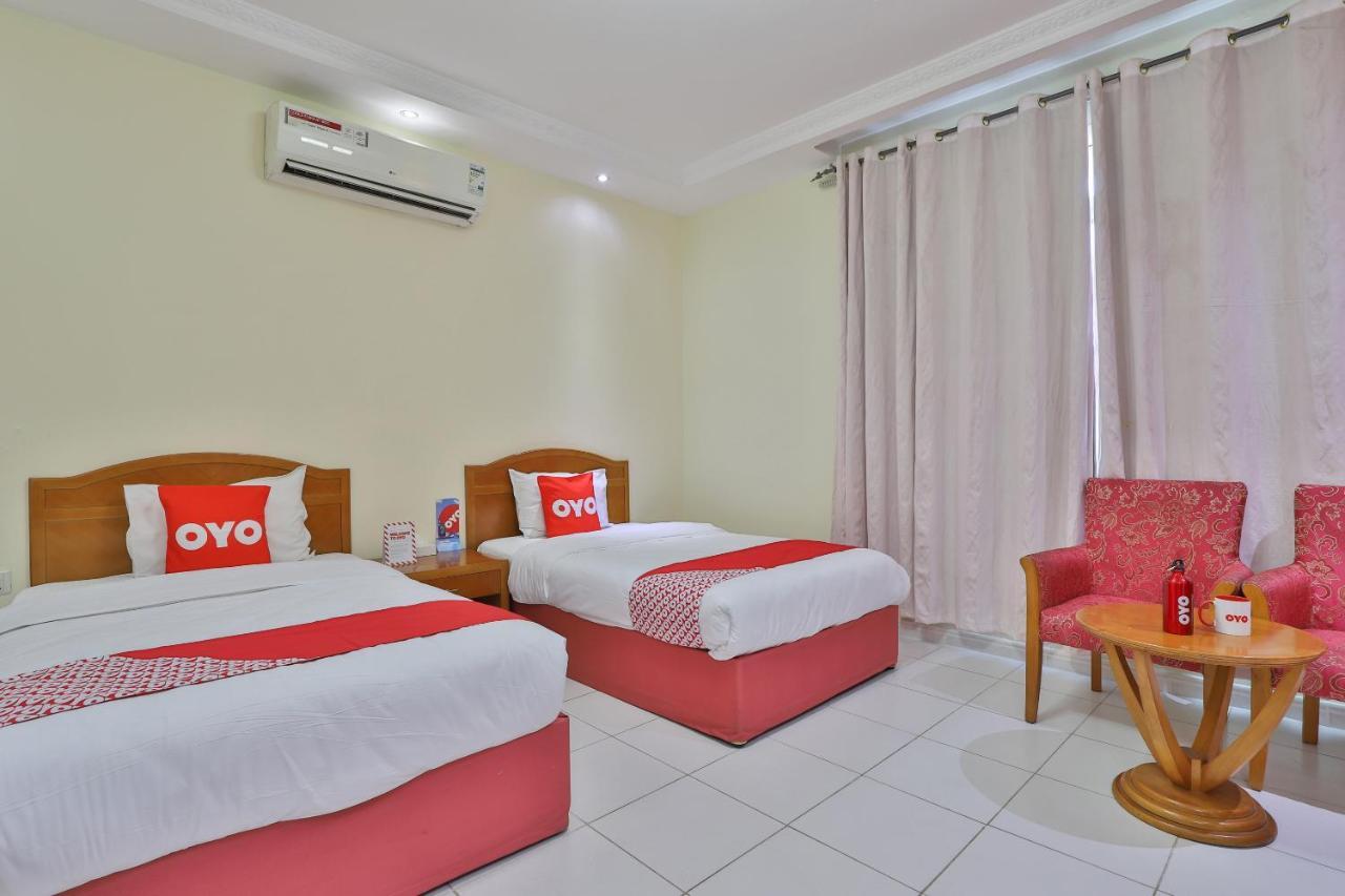 Oyo 366 Waves Hotel Аджман Экстерьер фото